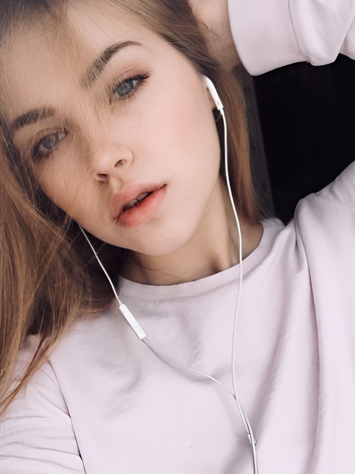 Виктория привлекальеная девушка из Солнечнодольск цена от 4000 руб