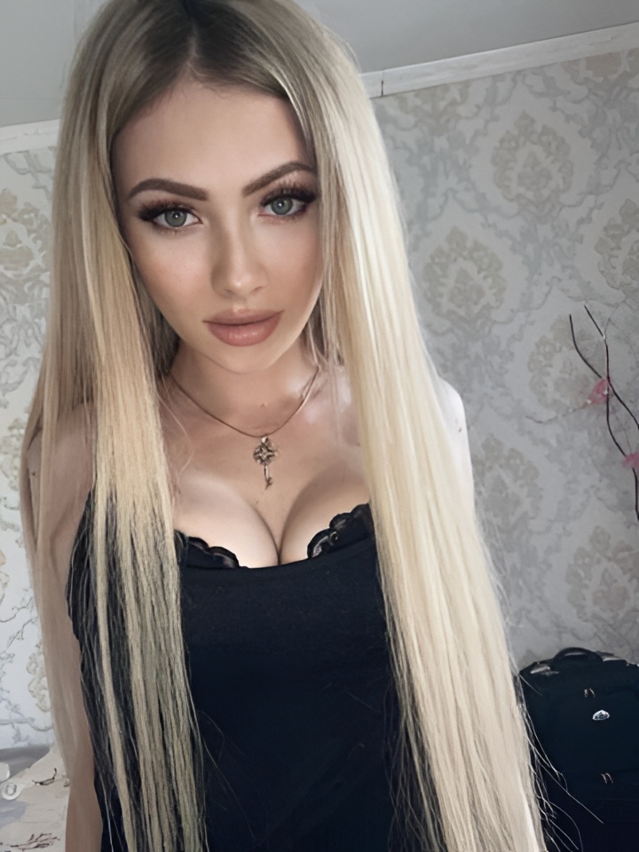 Юстина привлекальеная девушка из Солнечнодольск цена от 10000 руб