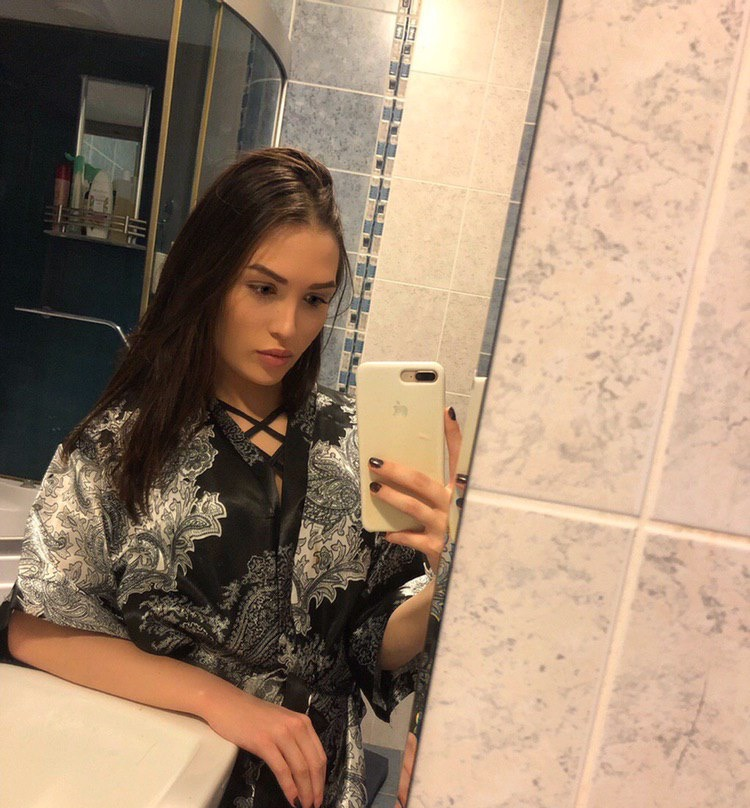 Лиза привлекальеная девушка из Солнечнодольск цена от 3500 руб