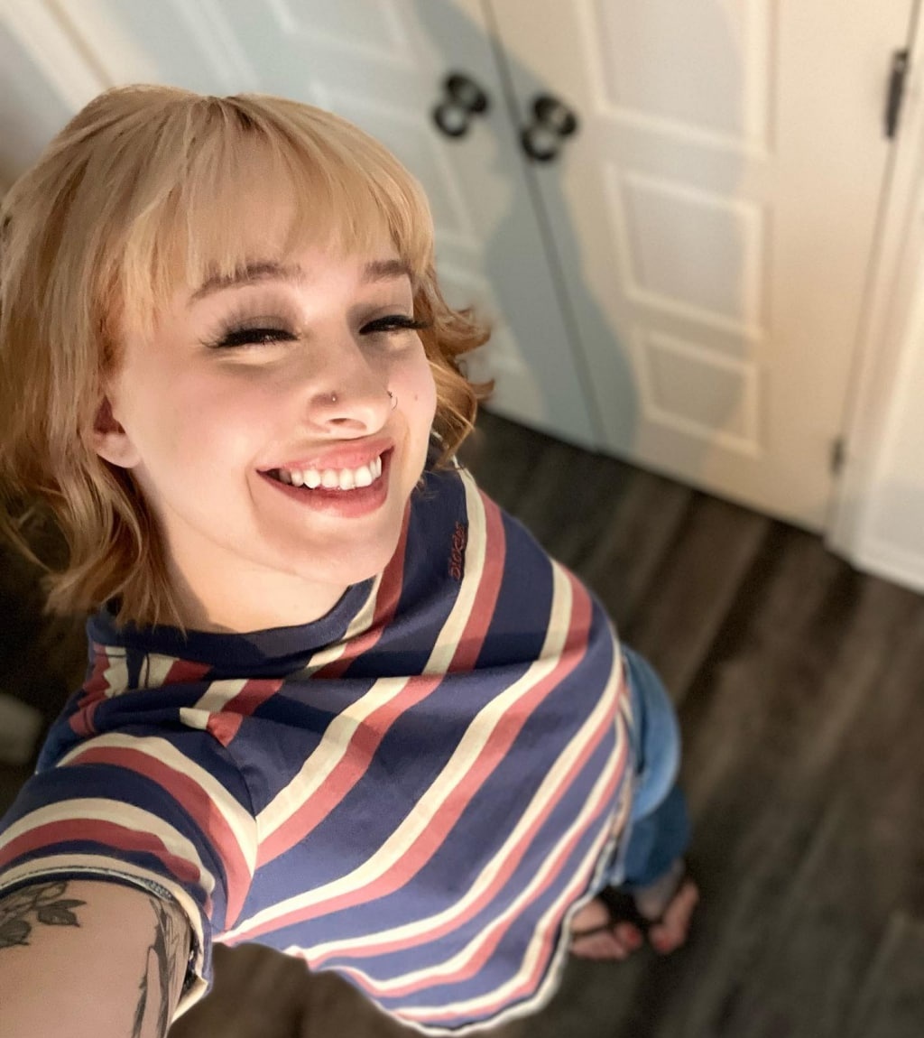 Юля привлекальеная девушка из Солнечнодольск цена от 5000 руб