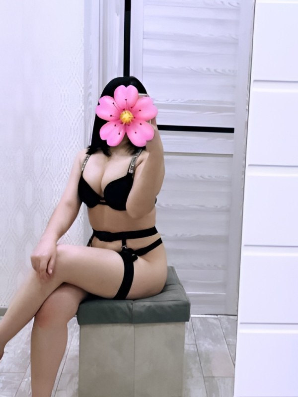 Дина привлекательная девушка из Солнечнодольск цена от 5000 руб