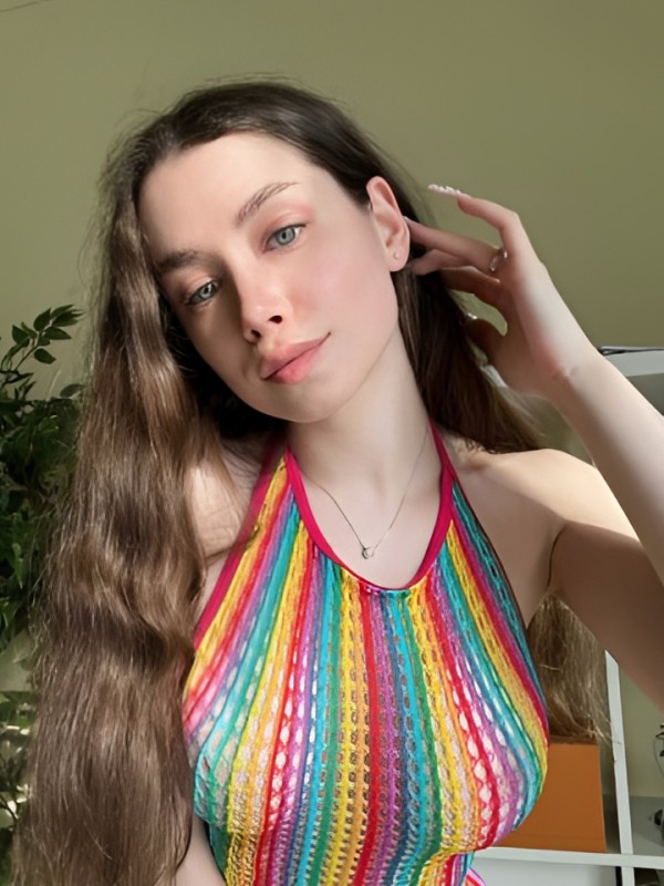 Рената привлекательная девушка из Солнечнодольск цена от 4000 руб