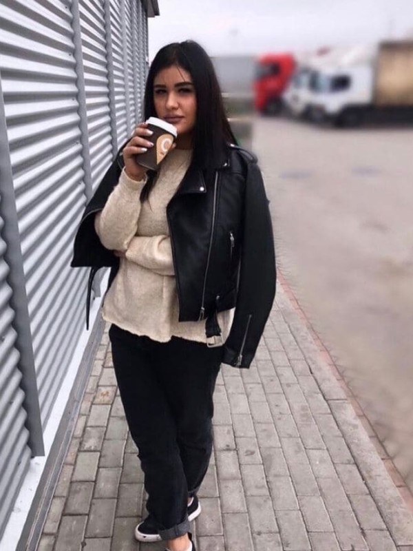 🎥 Алина привлекательная девушка из Солнечнодольск цена от 5000 руб